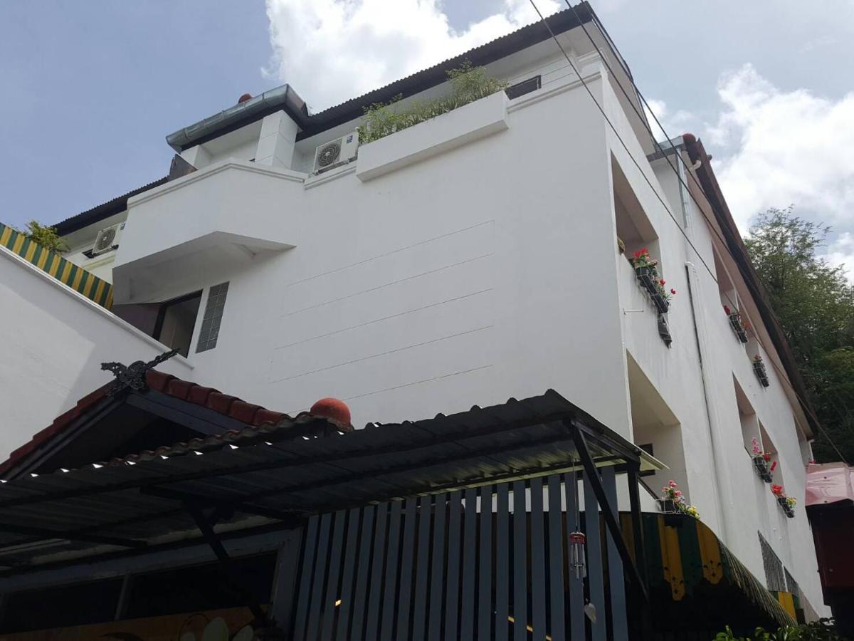 V.I.P. House Hotel Chiang Mai Exterior photo